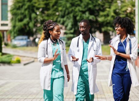 Vores værdier, Group of african doctors